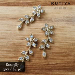 GOLD FLOWER WITH LEAVES CRYSTAL CHARM R001387