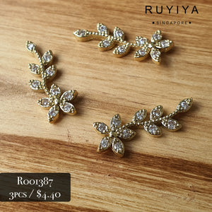 GOLD FLOWER WITH LEAVES CRYSTAL CHARM R001387