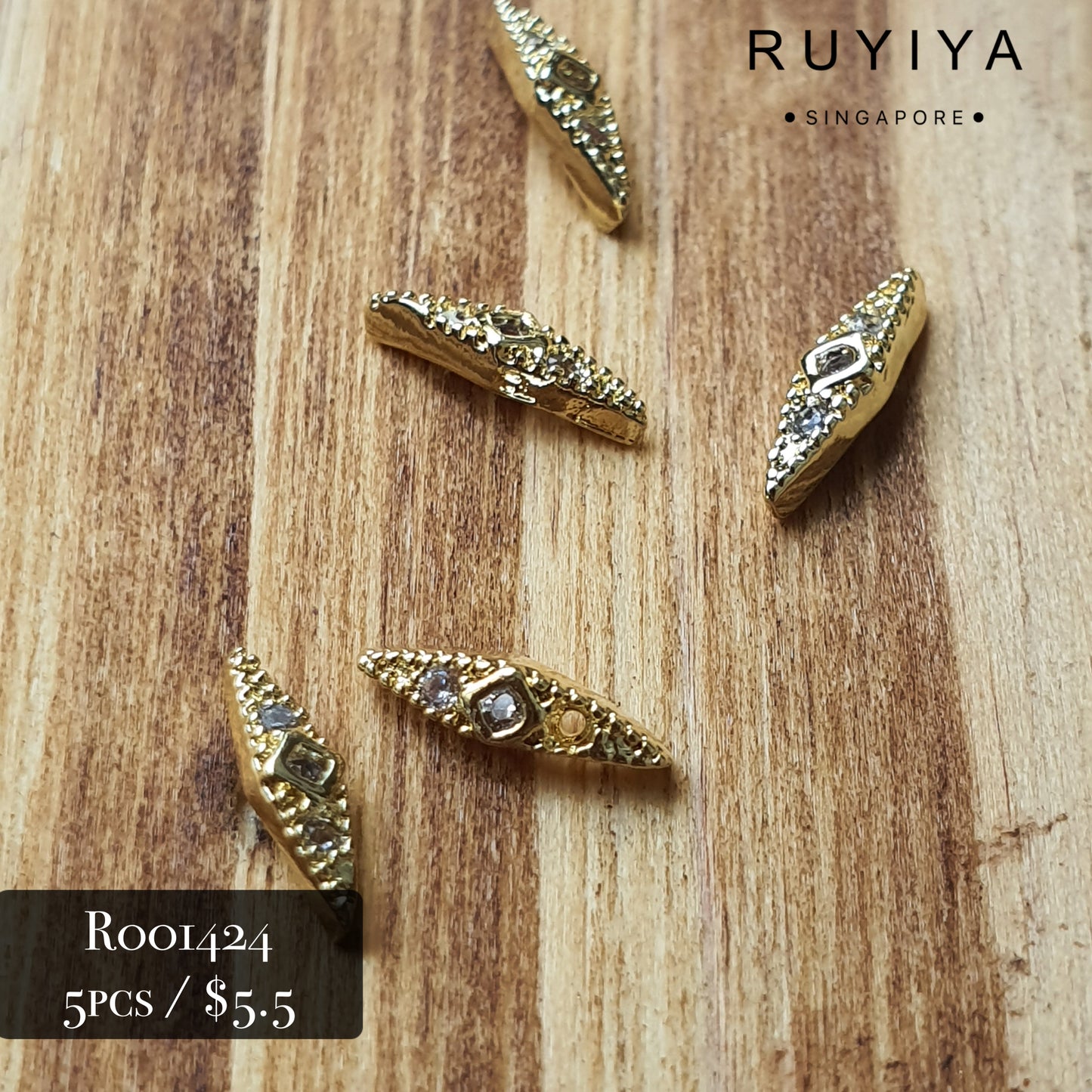 GOLD SMALL ELONGATED DIAMOND CHARM R001424