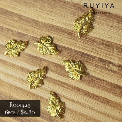 GOLD BIG LEAF CHARM R001425