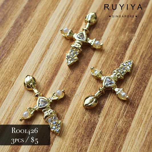 GOLD ROYAL DAGGER CHARM R001426