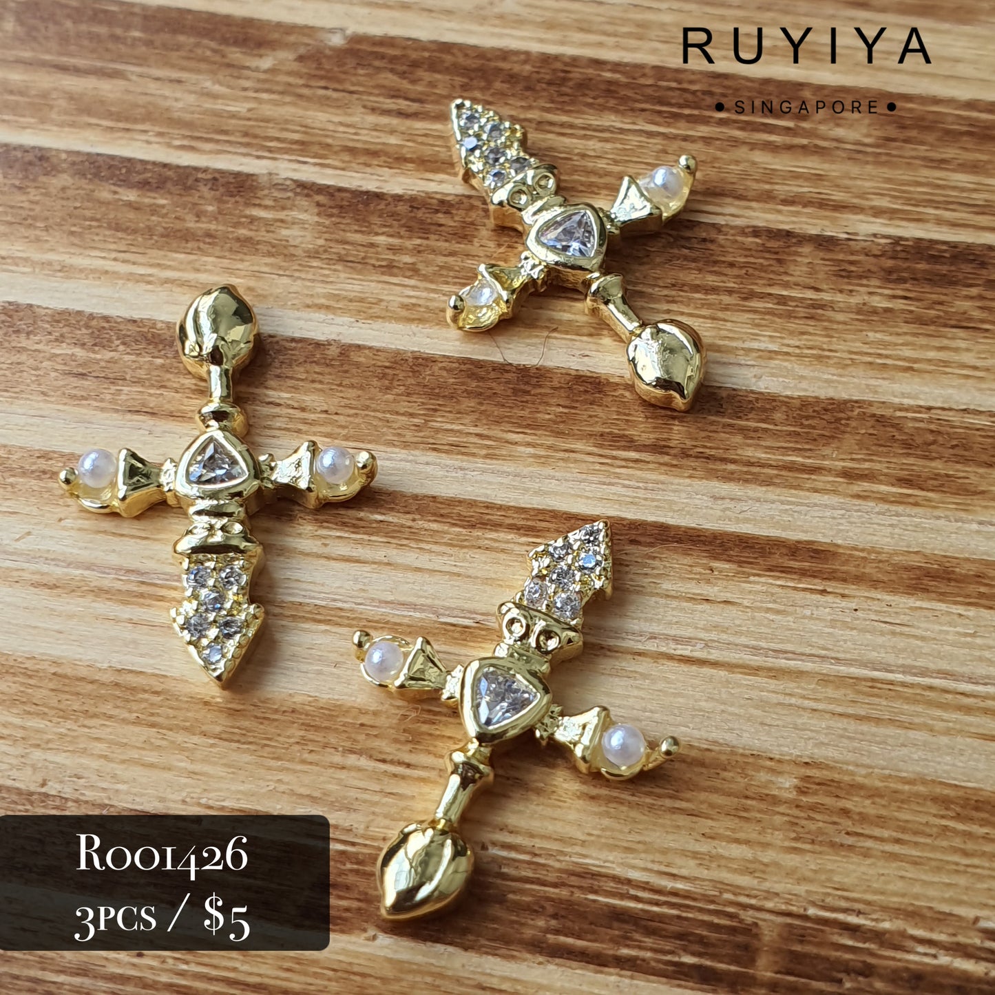 GOLD ROYAL DAGGER CHARM R001426