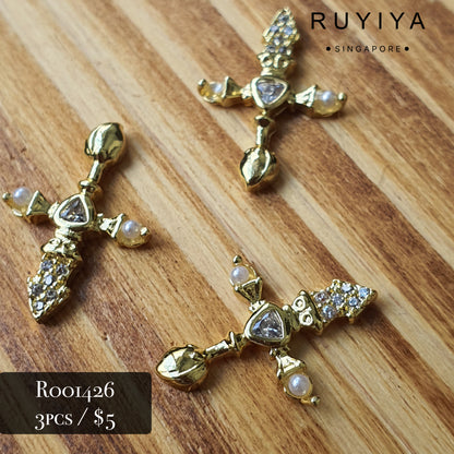 GOLD ROYAL DAGGER CHARM R001426