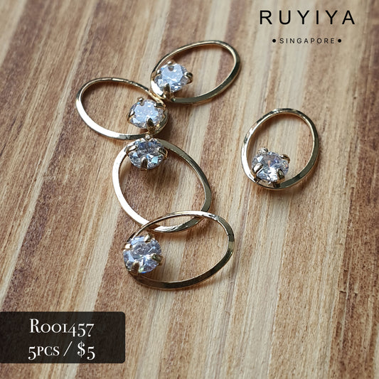 GOLD OVAL FRAME SOLITAIRE CHARM R001457