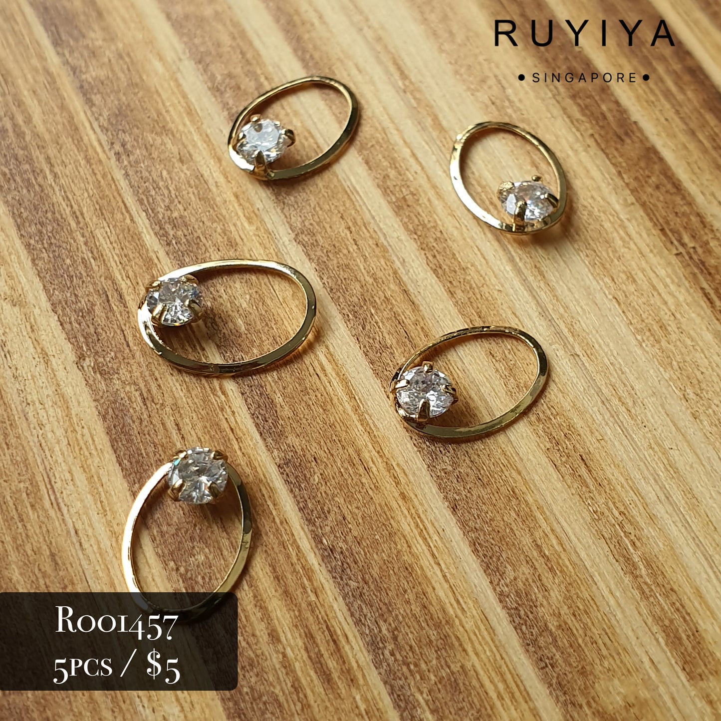 GOLD OVAL FRAME SOLITAIRE CHARM R001457