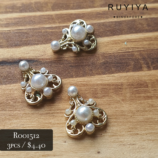 GOLD PEARL WAND CHARM R001512