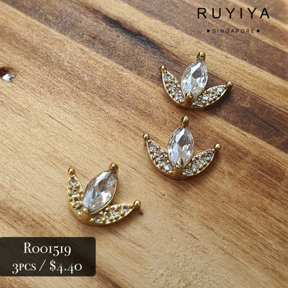 GOLD TREFOIL CRYSTAL CHARM R001519