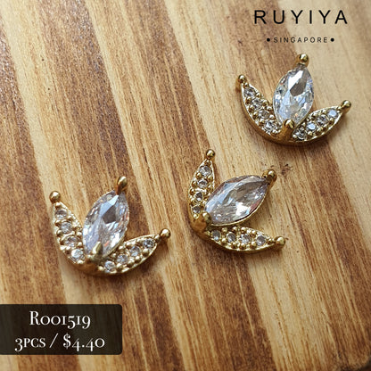 GOLD TREFOIL CRYSTAL CHARM R001519