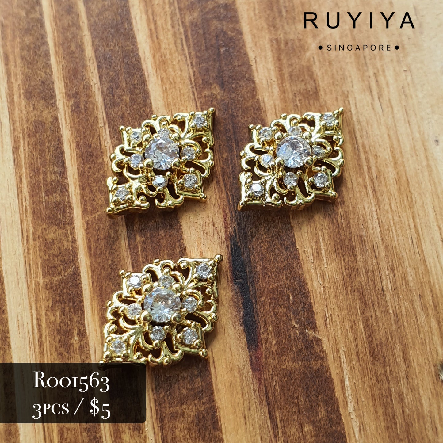 GOLD ORNATE BROOCH CRYSTAL CHARM R001563