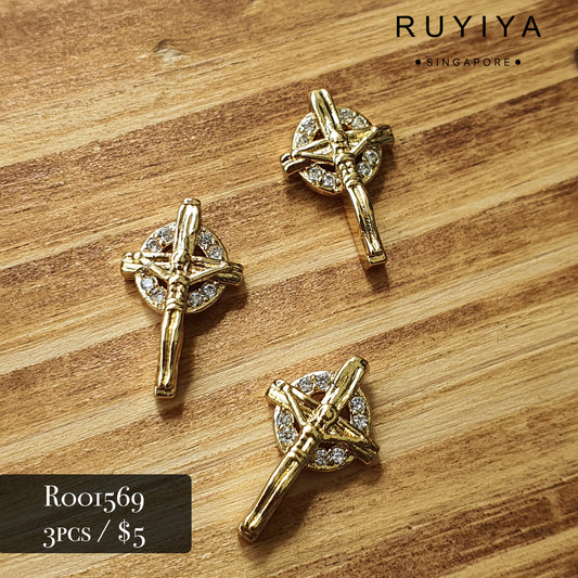 GOLD ON A CROSS CRYSTAL CHARM R001569