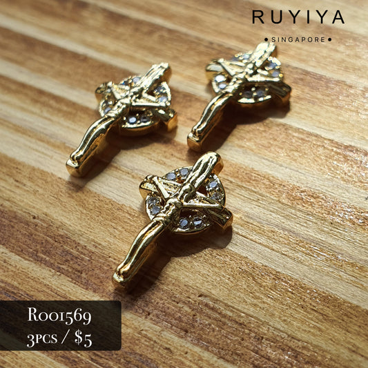 GOLD ON A CROSS CRYSTAL CHARM R001569