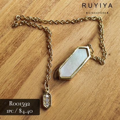 GOLD SHELL CHAIN CHARM R001592
