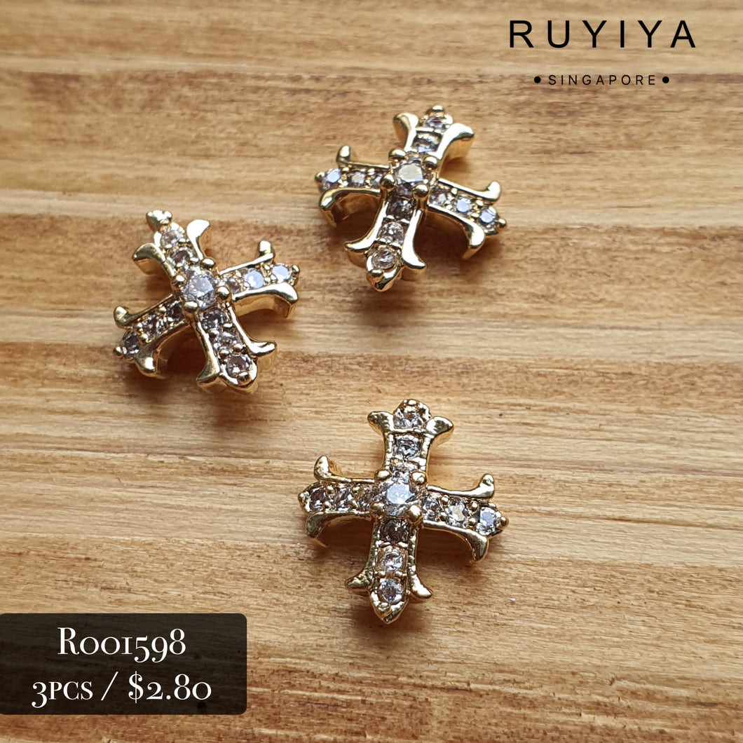 GOLD SQUARE CRUCIFIX CRYSTAL CHARM R001598