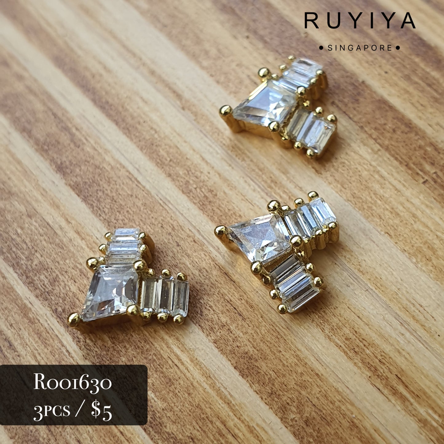 GOLD V DIAMOND CRYSTAL CHARM R001630