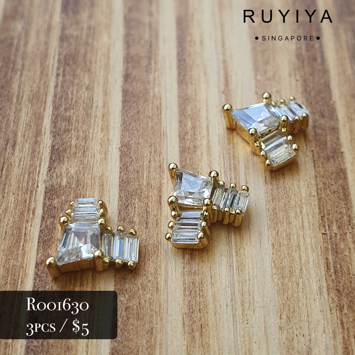 GOLD V DIAMOND CRYSTAL CHARM R001630