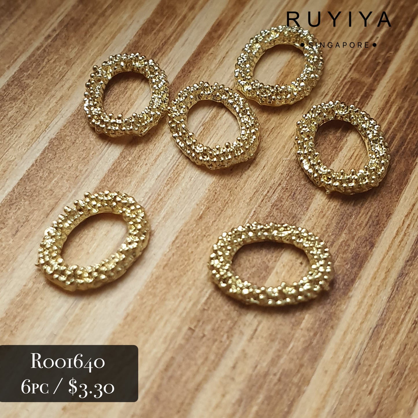 GOLD OVAL TEXTURED FRAME CHARM R001640 / URU32