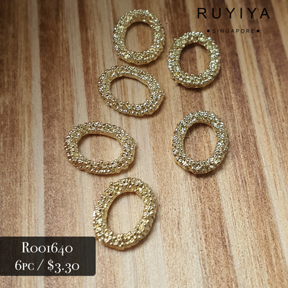 GOLD OVAL TEXTURED FRAME CHARM R001640 / URU32
