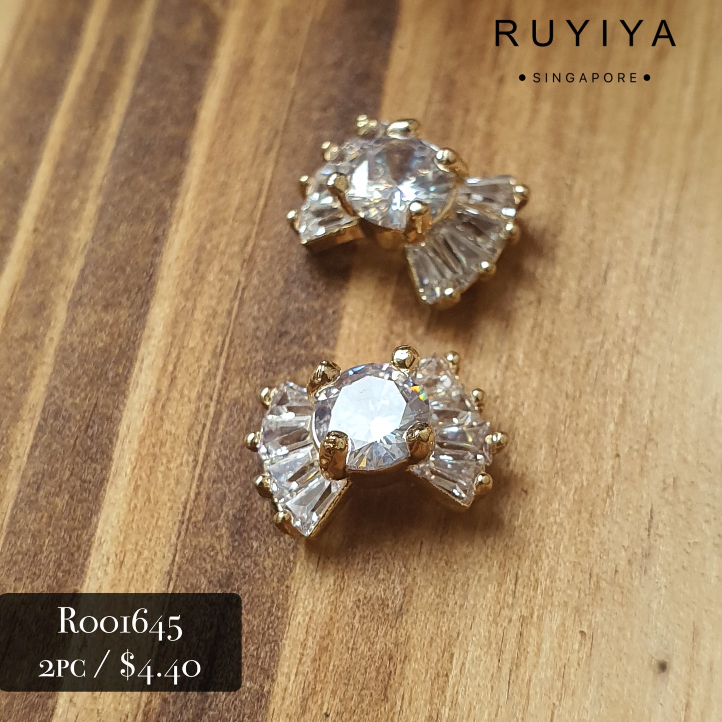 GOLD CRYSTAL BOW CHARM R001645 / URU37