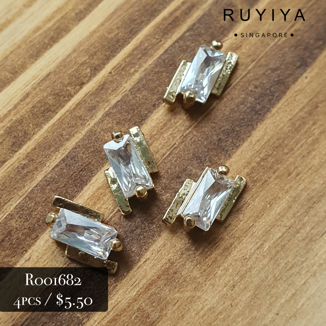 GOLD STAGGERED RECTANGLE CRYSTAL CHARM R001682