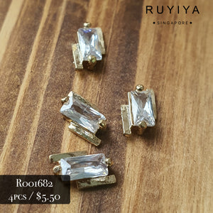 GOLD STAGGERED RECTANGLE CRYSTAL CHARM R001682