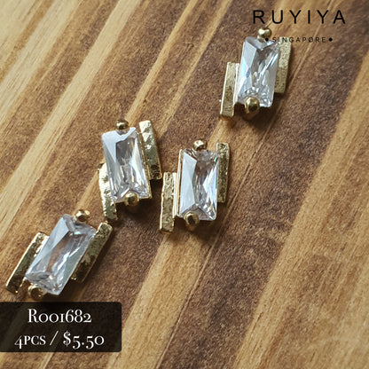 GOLD STAGGERED RECTANGLE CRYSTAL CHARM R001682