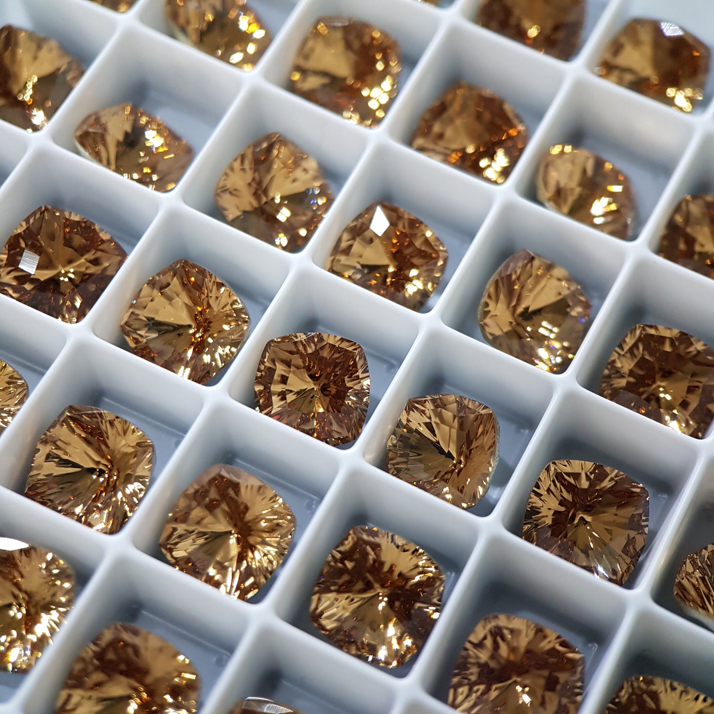 SWAROVSKI 4460 MYSTIC SQUARE LIGHT COLORADO TOPAZ