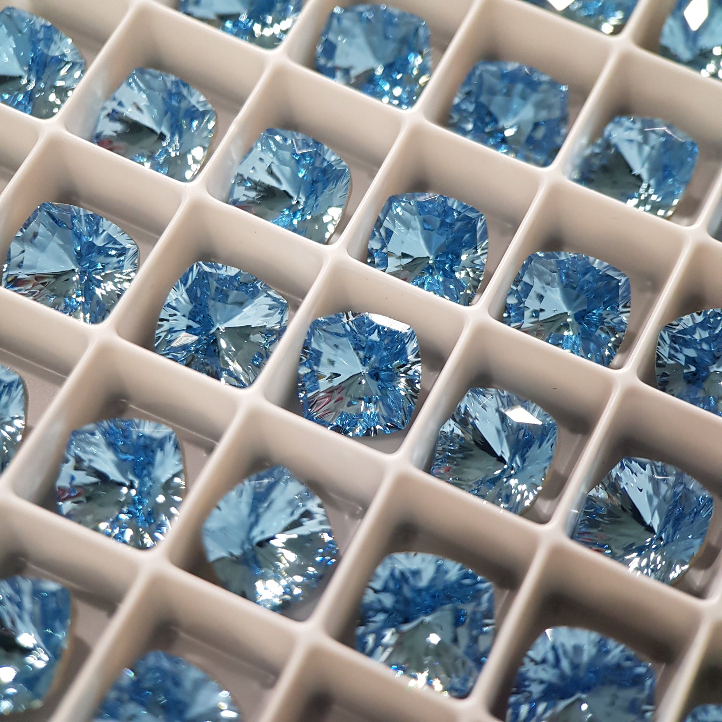 SWAROVSKI 4460 MYSTIC SQUARE AQUAMARINE