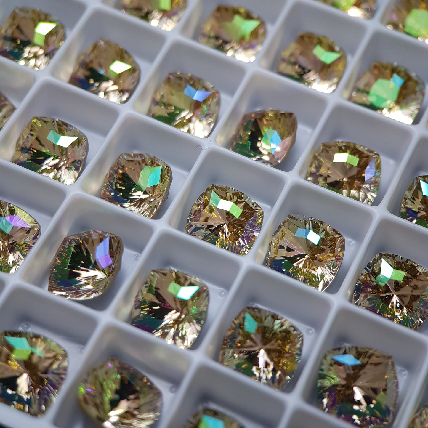 SWAROVSKI 4460 MYSTIC SQUARE CRYSTAL LUMINOUS GREEN