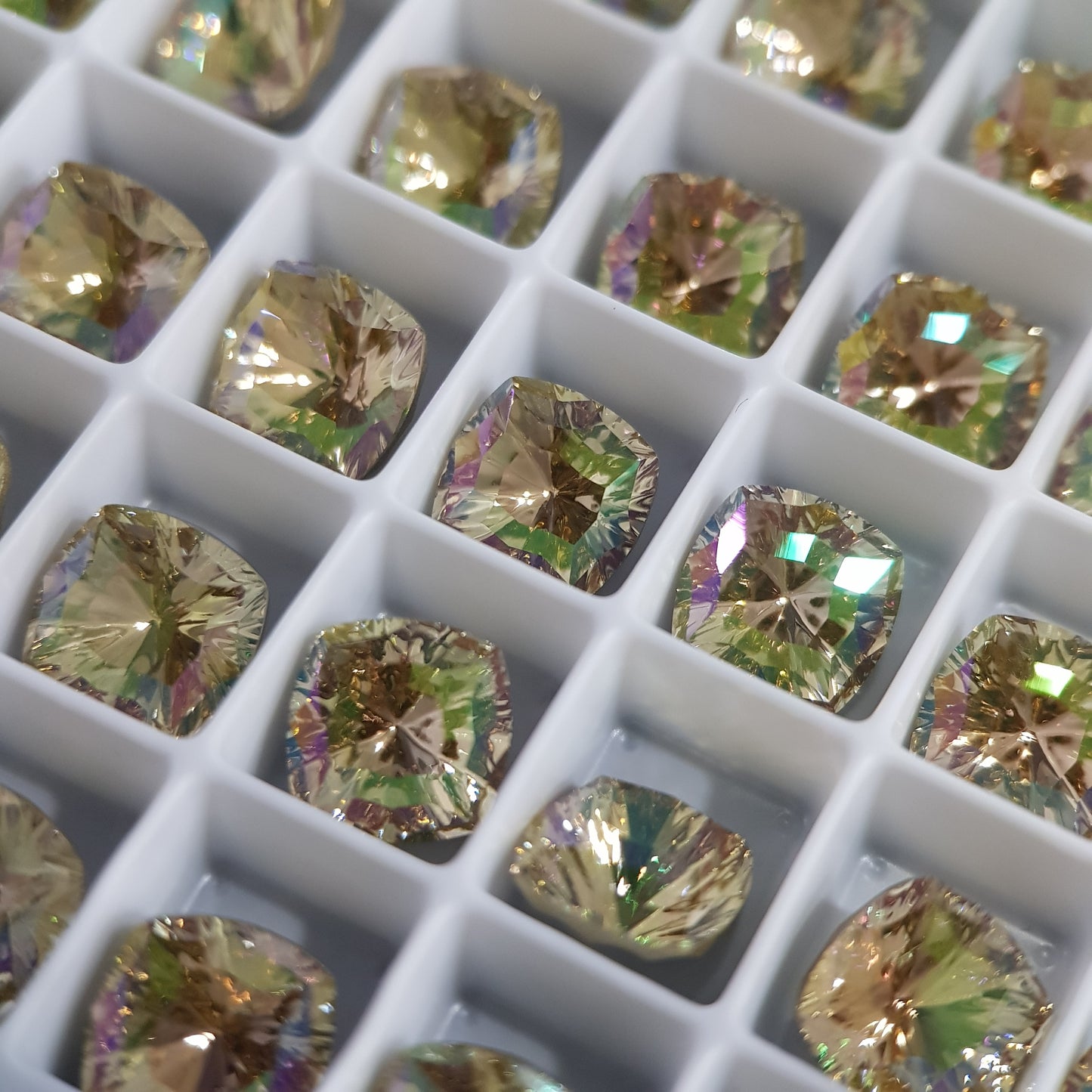 SWAROVSKI 4460 MYSTIC SQUARE CRYSTAL LUMINOUS GREEN
