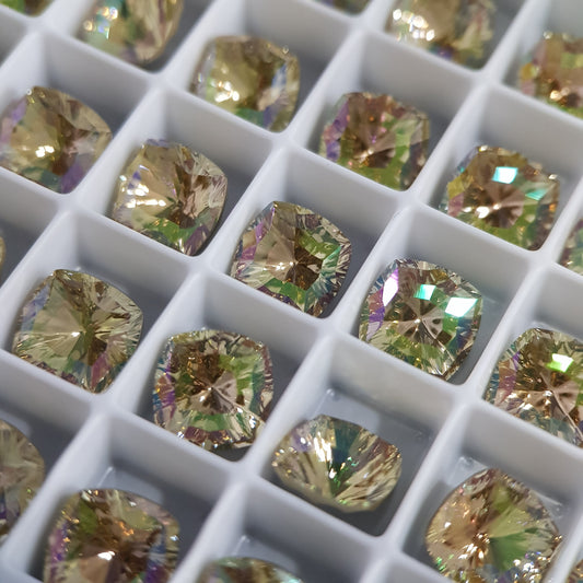SWAROVSKI 4460 MYSTIC SQUARE CRYSTAL LUMINOUS GREEN