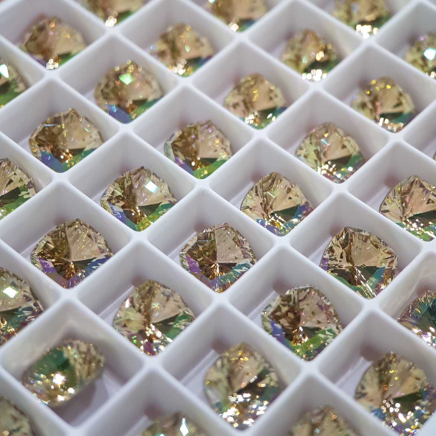 SWAROVSKI 4460 MYSTIC SQUARE CRYSTAL LUMINOUS GREEN