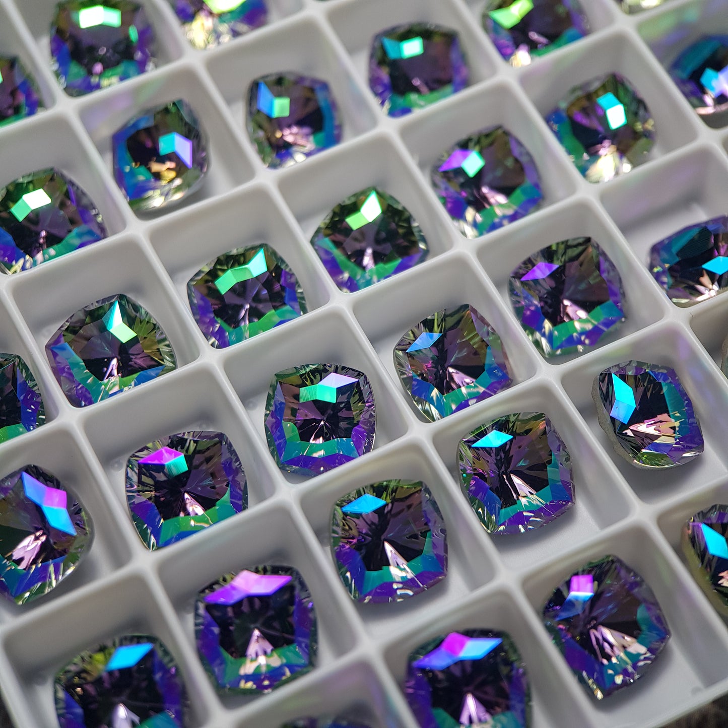 SWAROVSKI 4460 MYSTIC SQUARE CRYSTAL PARADISE SHINE