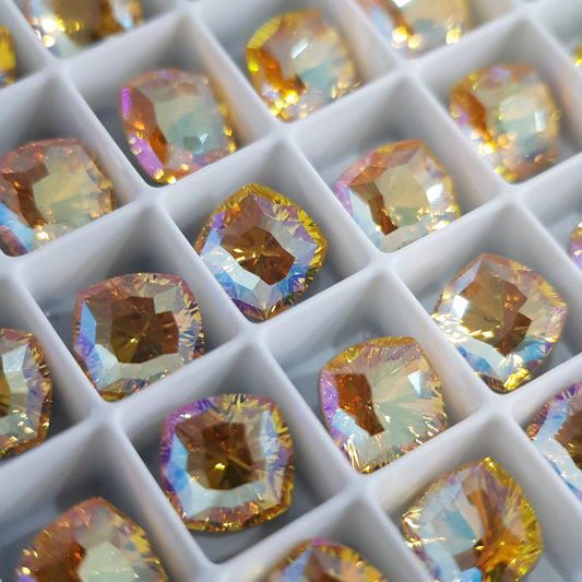 SWAROVSKI 4460 MYSTIC SQUARE LIGHT TOPAZ SHIMMER