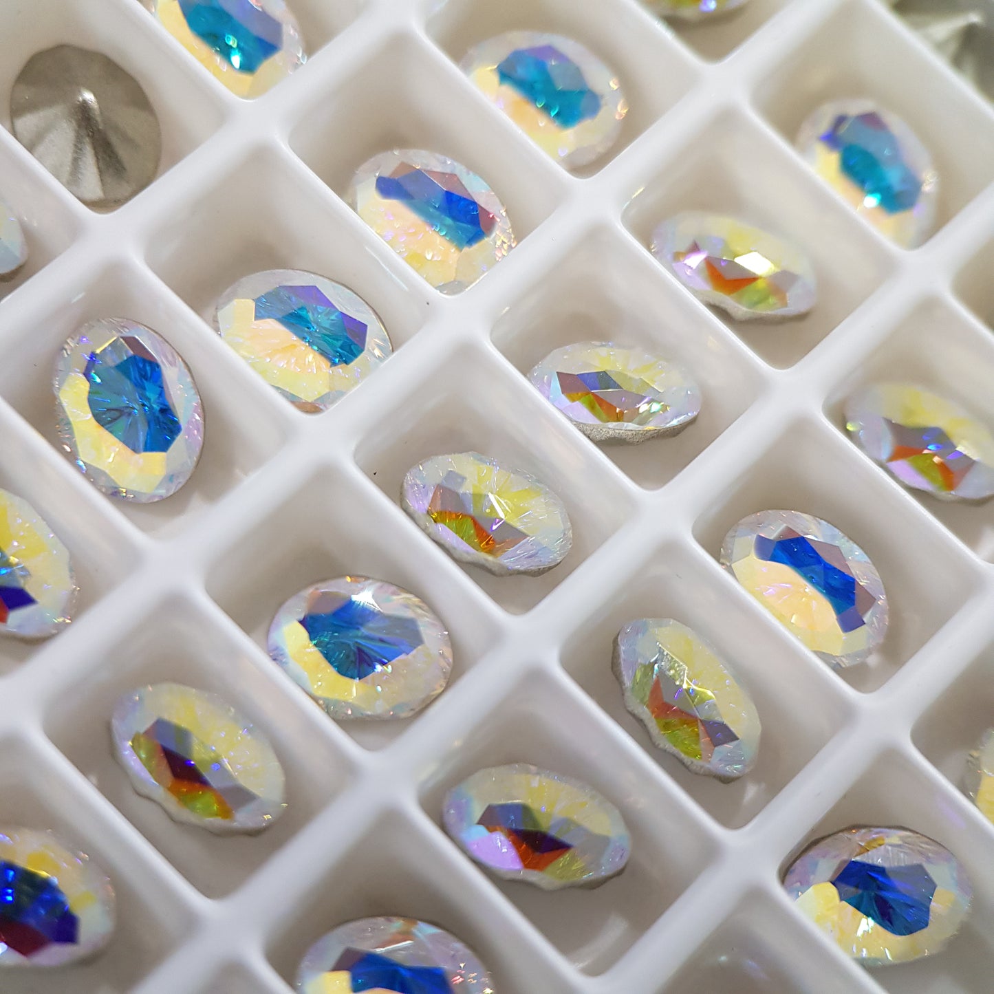 SWAROVSKI 4160 MYSTIC OVAL CRYSTAL AB