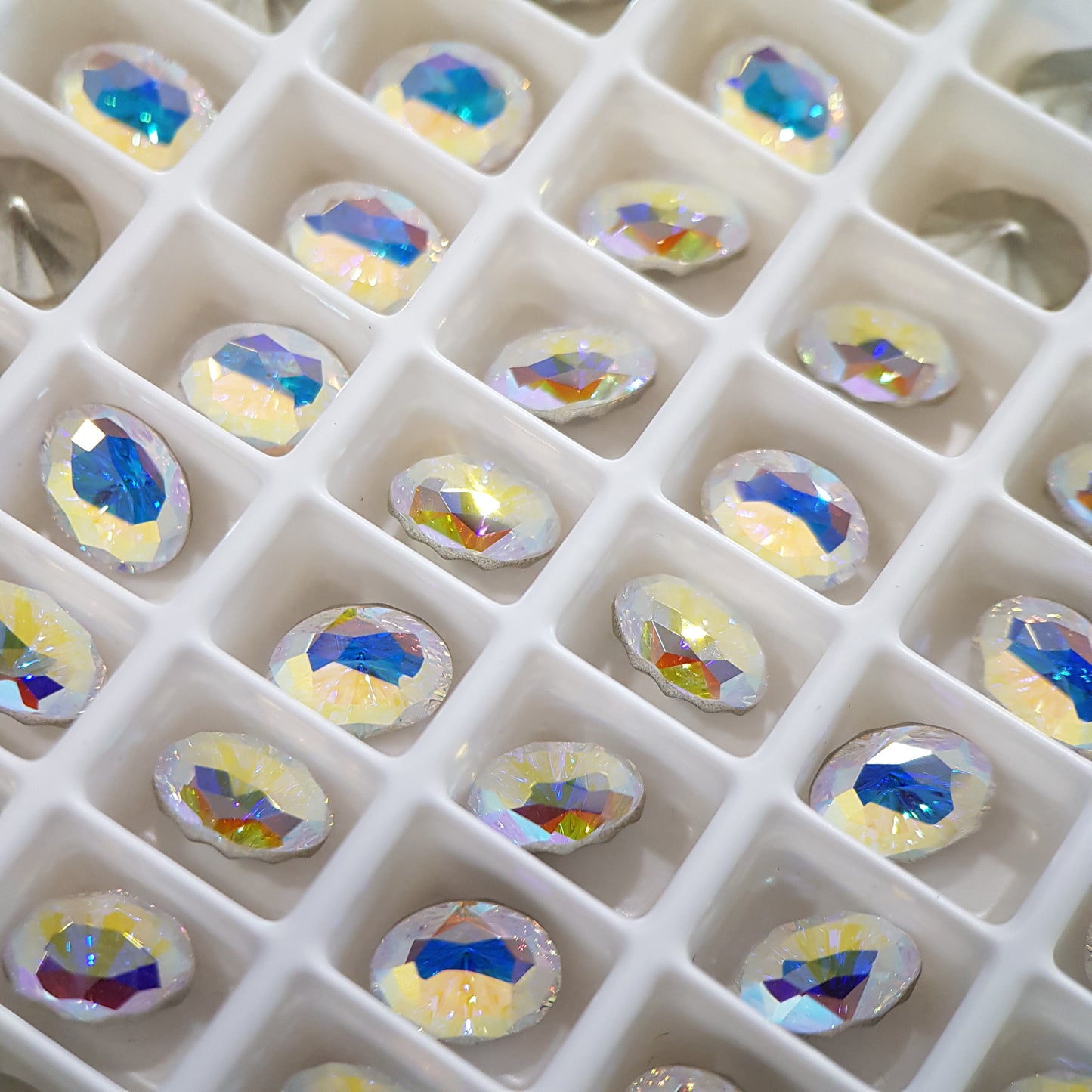 SWAROVSKI 4160 MYSTIC OVAL CRYSTAL AB