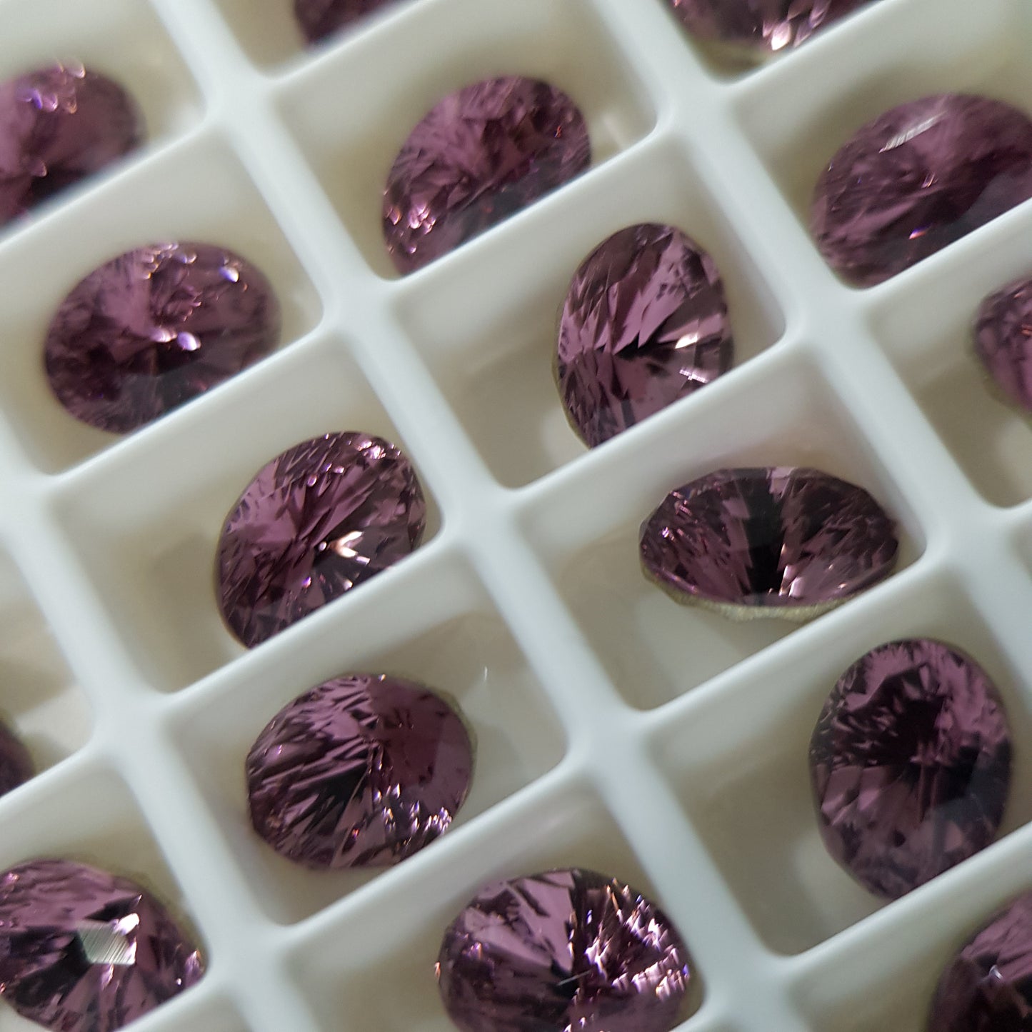 SWAROVSKI 4160 MYSTIC OVAL IRIS