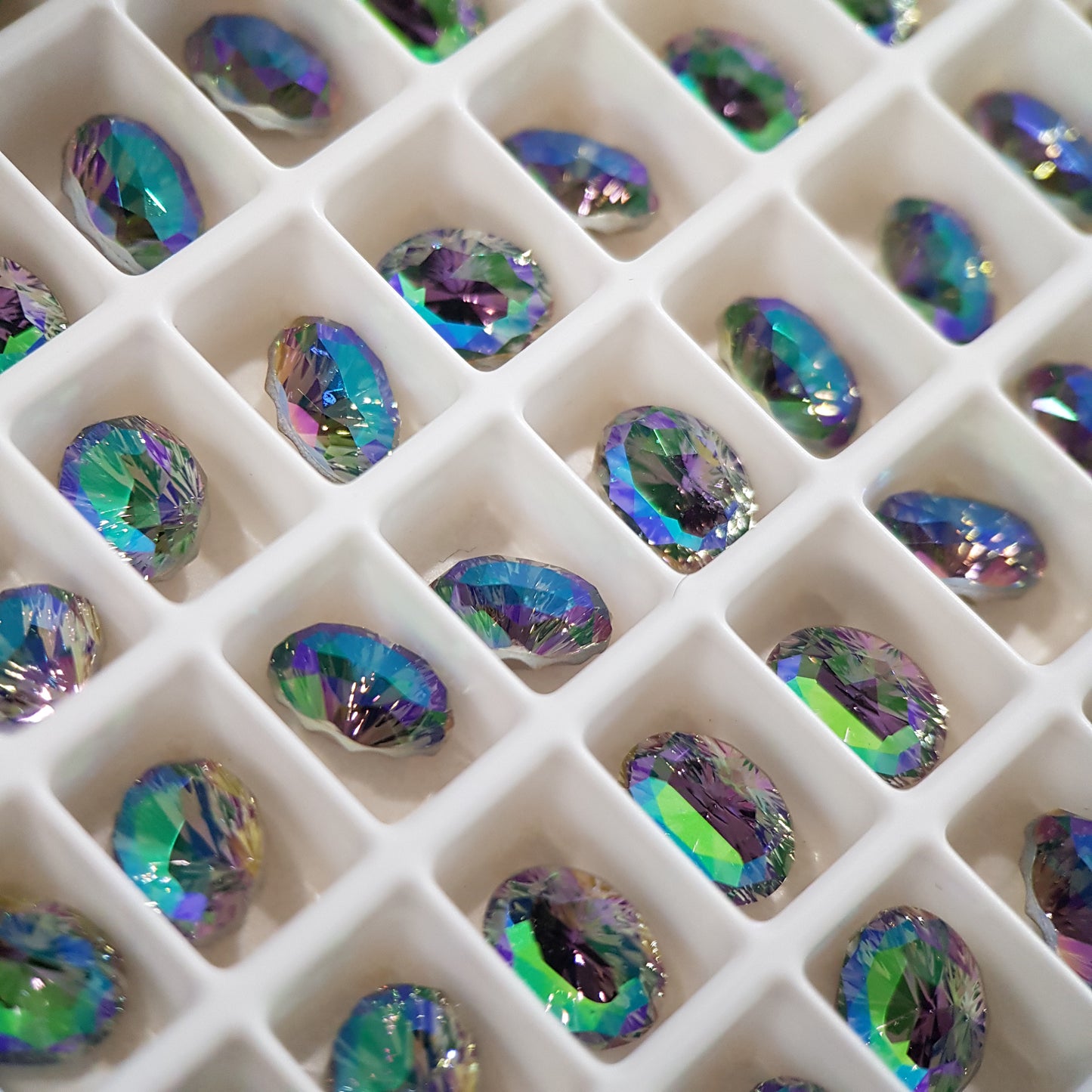 SWAROVSKI 4160 MYSTIC OVAL CRYSTAL PARADISE SHINE