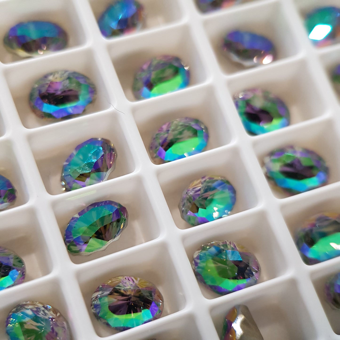 SWAROVSKI 4160 MYSTIC OVAL CRYSTAL PARADISE SHINE