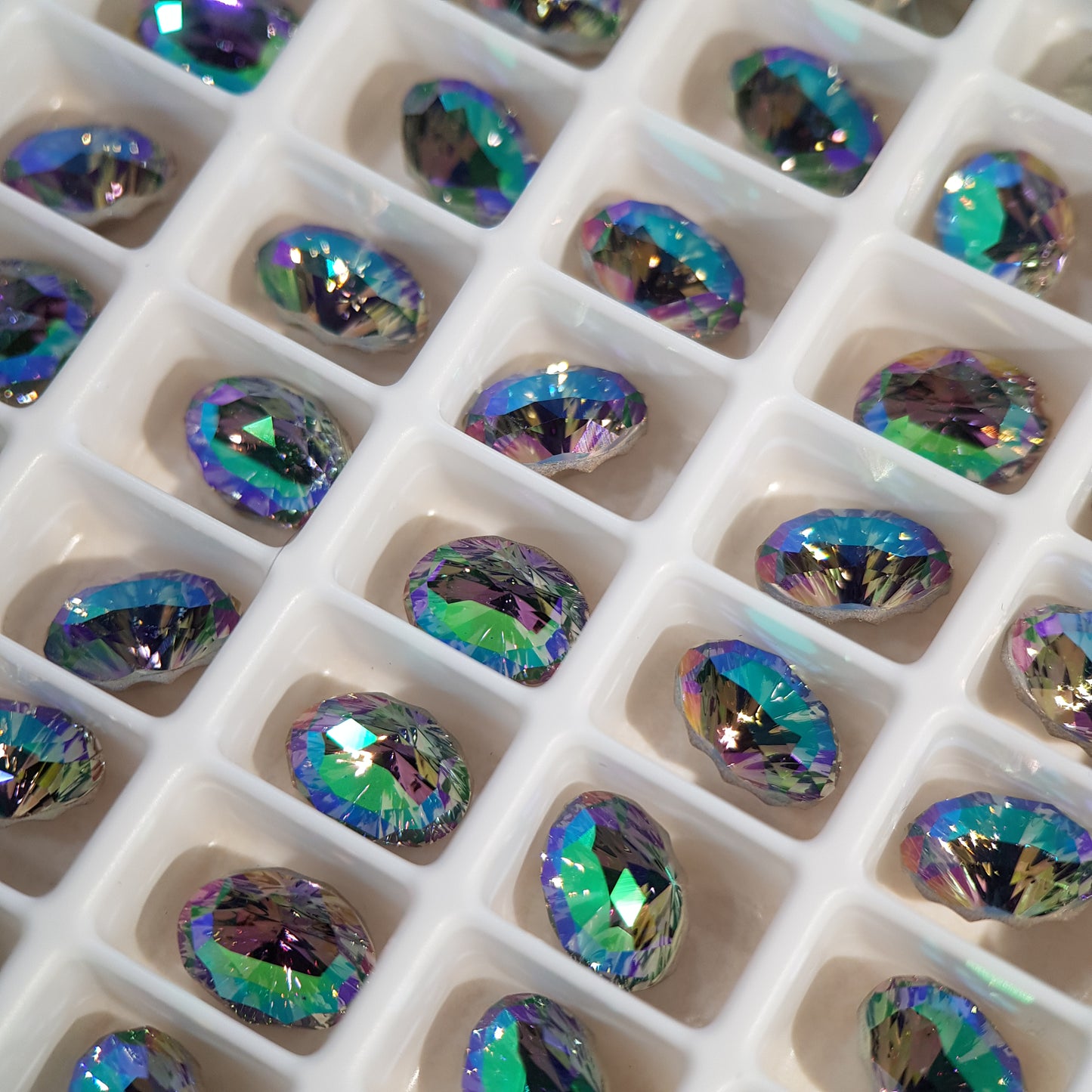 SWAROVSKI 4160 MYSTIC OVAL CRYSTAL PARADISE SHINE