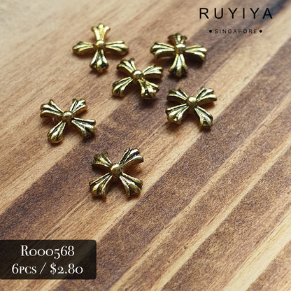 GOLD SHORT CRUCIFIX R000568