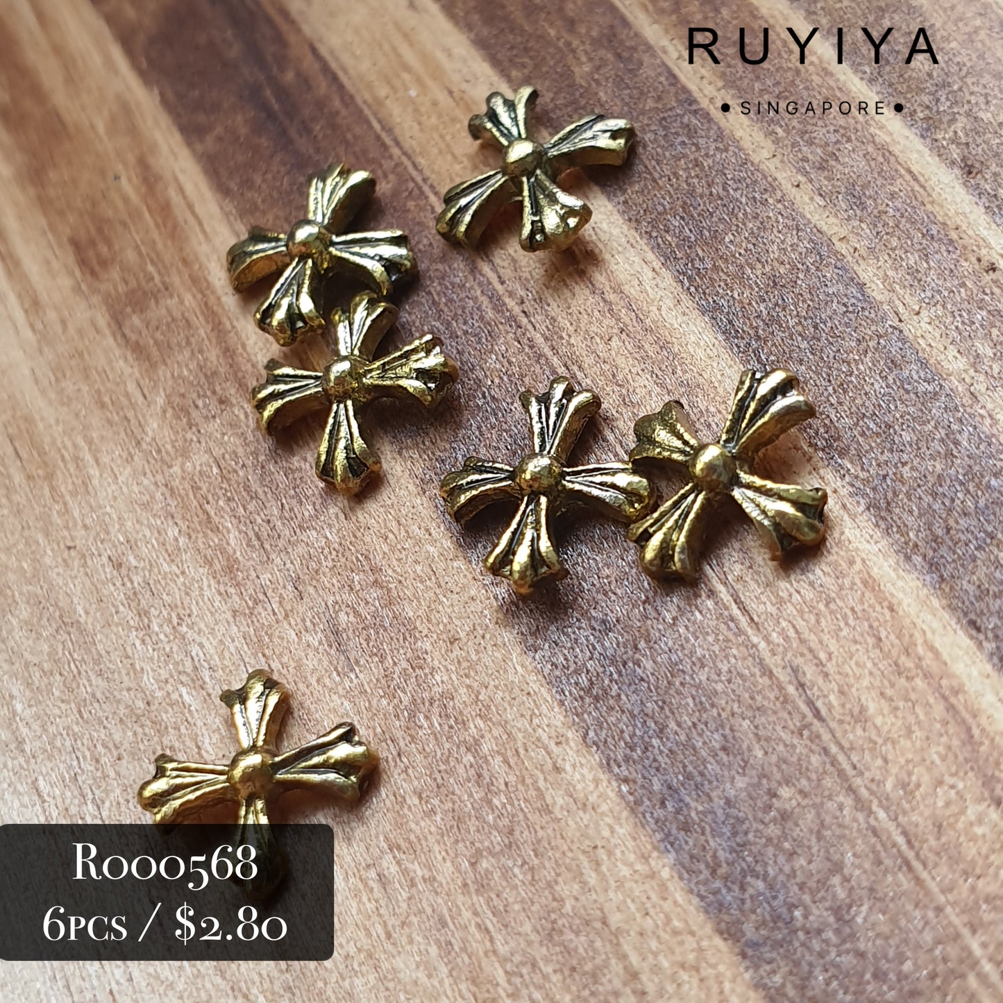 GOLD SHORT CRUCIFIX R000568