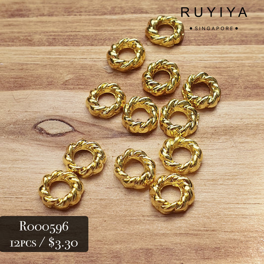 GOLD SMALL WAVEY RING R000596