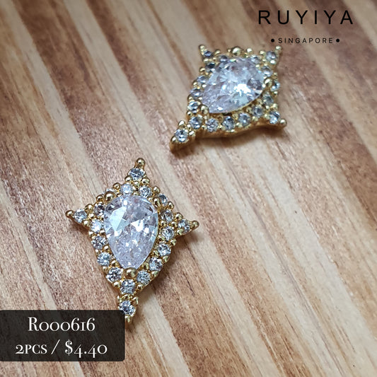 GOLD BRILLIANT DIAMOND-SHAPED CHARM R000616