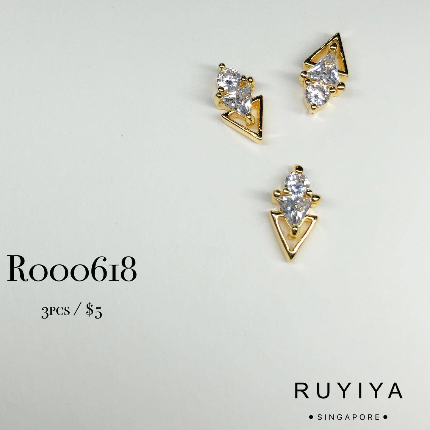 GOLD BRILLIANT DIAMOND TRIANGLE CHARM R000618