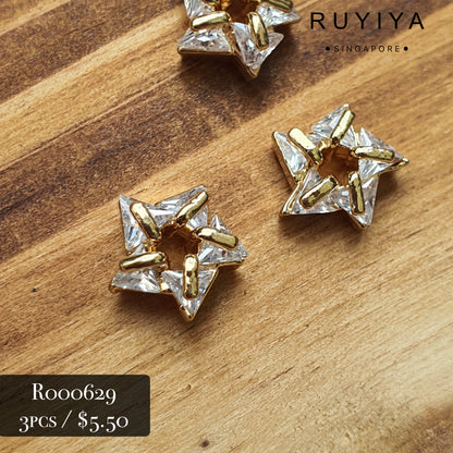 GOLD TRIANGLE DIAMOND STAR CHARM R000629