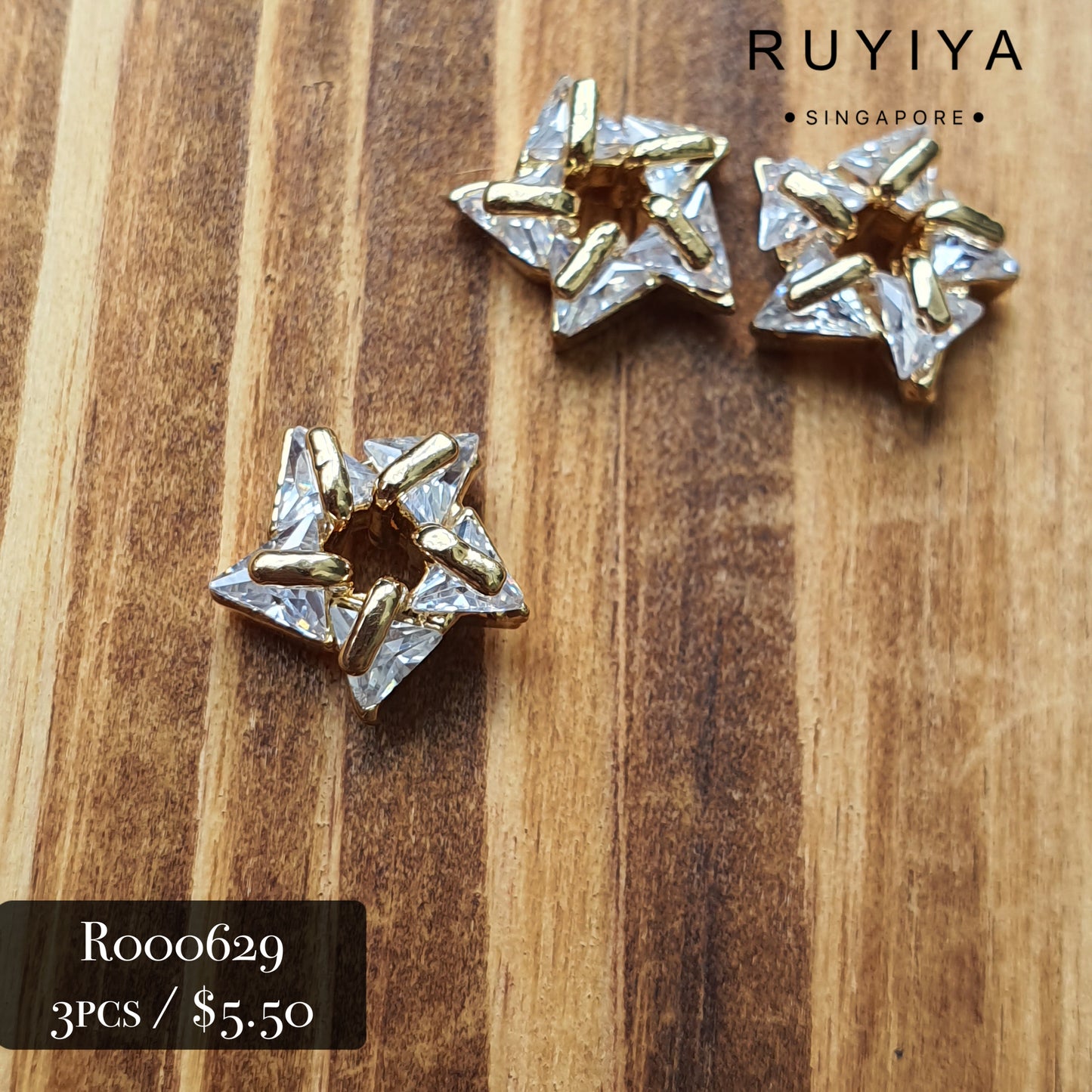GOLD TRIANGLE DIAMOND STAR CHARM R000629