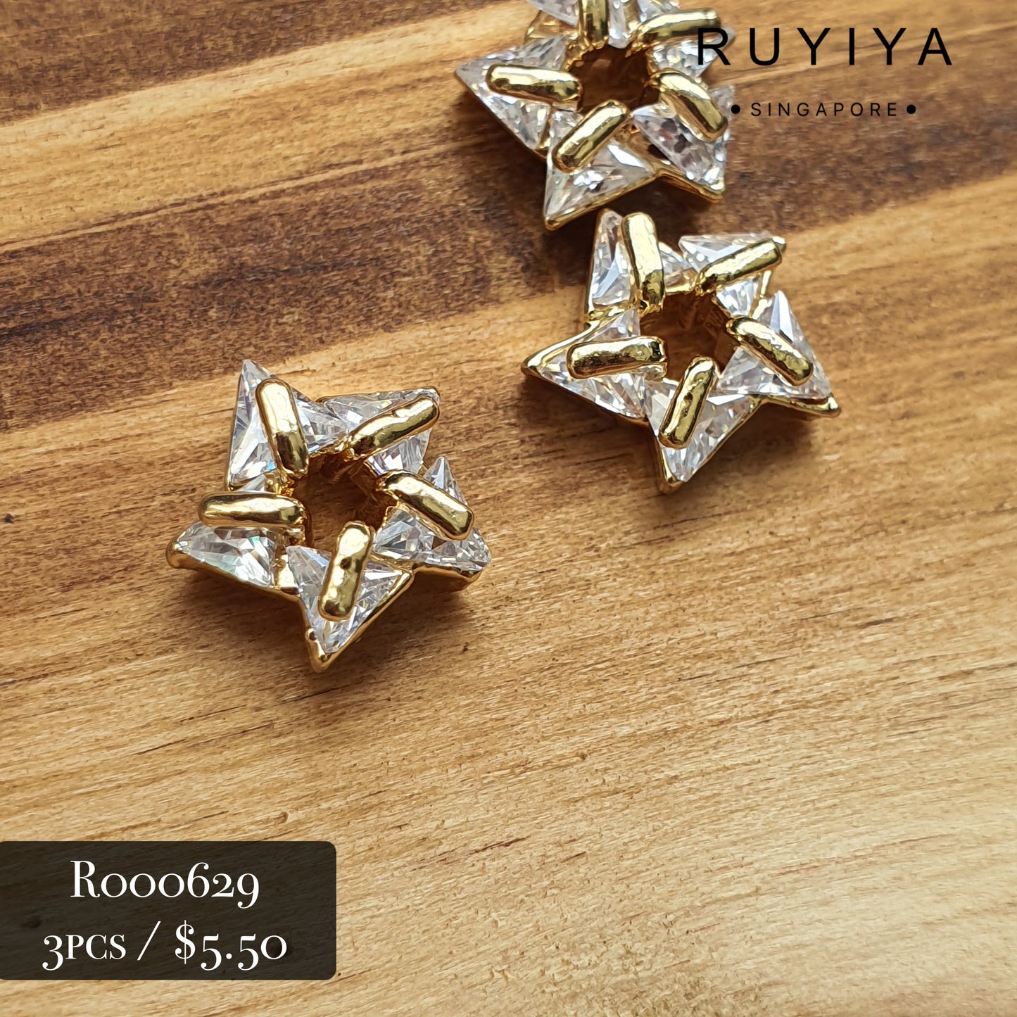 GOLD TRIANGLE DIAMOND STAR CHARM R000629