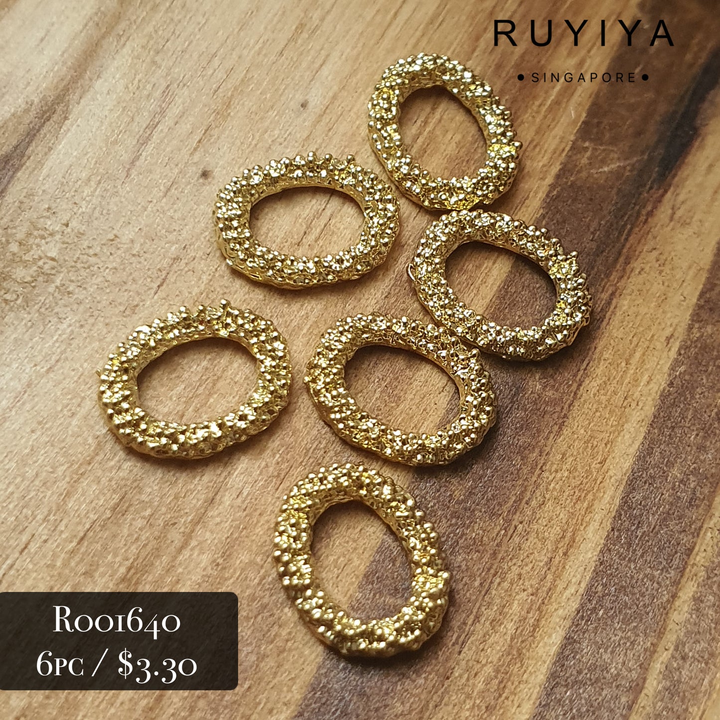 GOLD OVAL TEXTURED FRAME CHARM R001640 / URU32