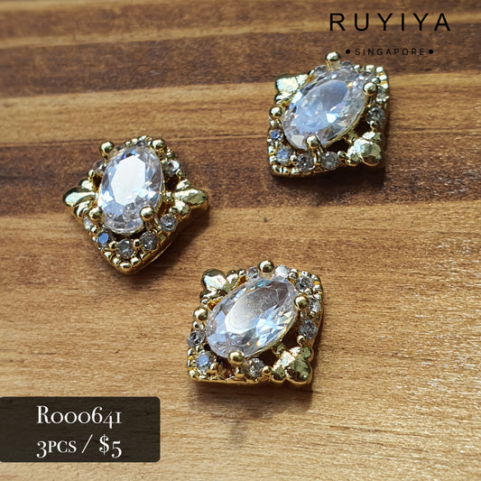 GOLD DIAMOND FRAMED OVAL CRYSTAL CHARM R000641