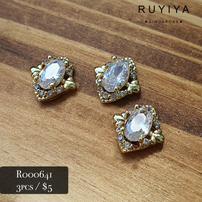 GOLD DIAMOND FRAMED OVAL CRYSTAL CHARM R000641